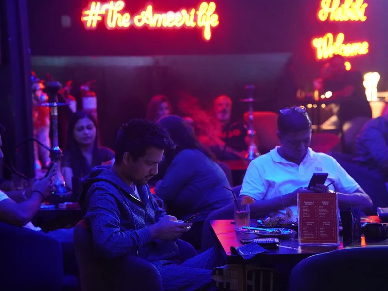 Ameeri Lounge crowd energy